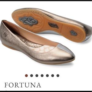 NWOT Born Fortuna two tone metallic flats❤️
